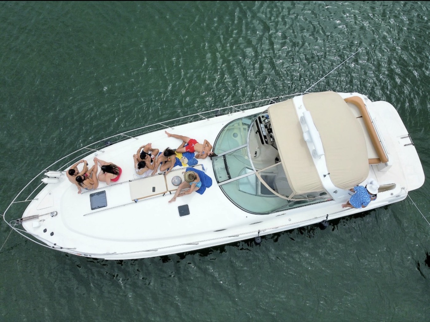 Sea Ray 40 R — frame 1 of 12