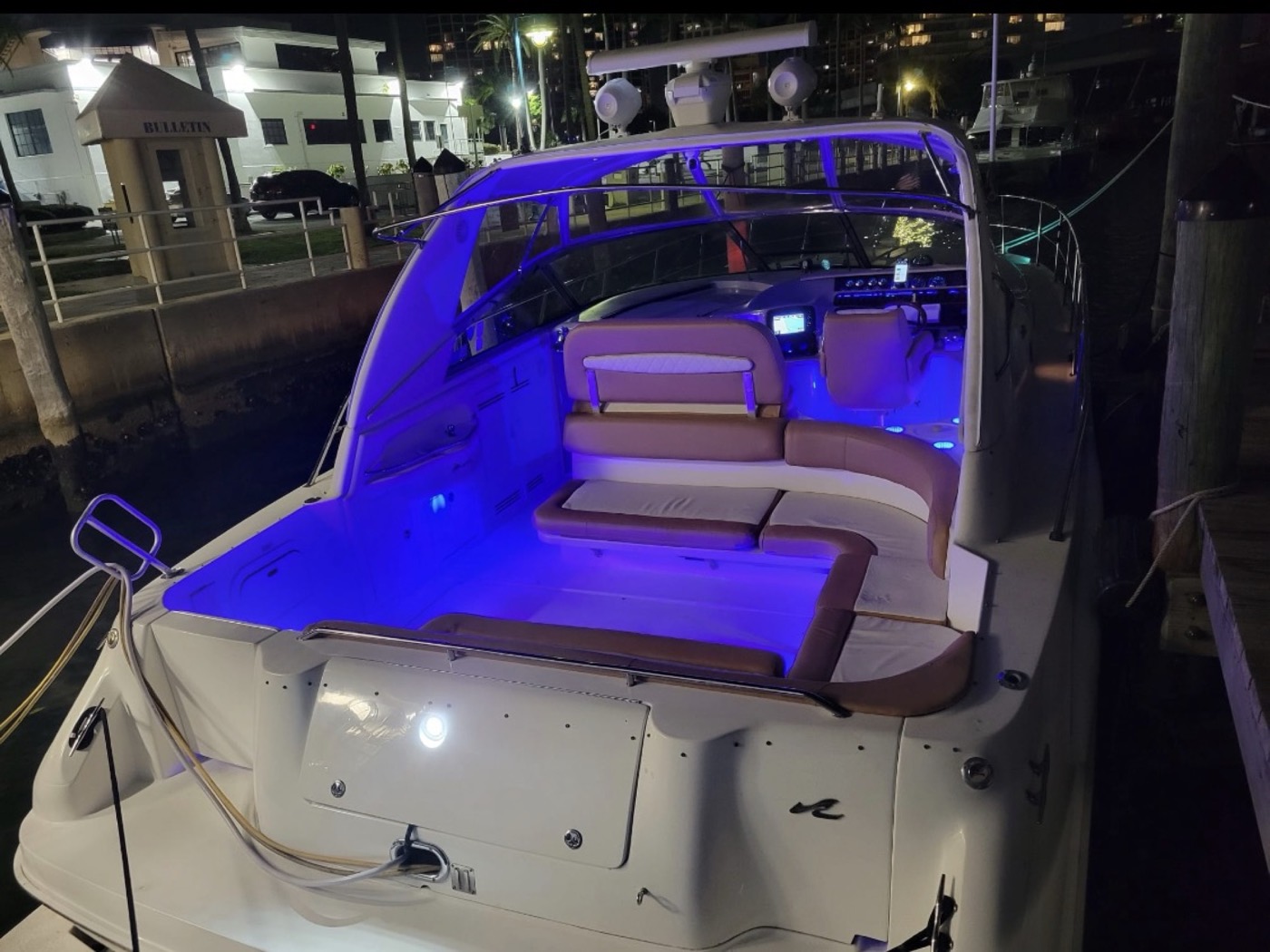 Sea Ray 40 R — frame 4 of 12