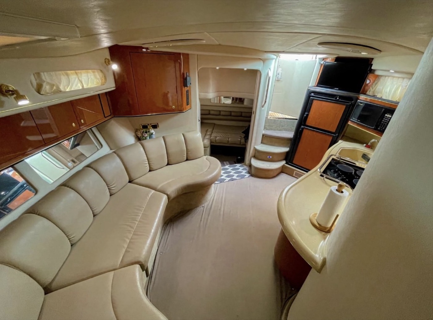 Sea Ray 40 R — frame 11 of 12