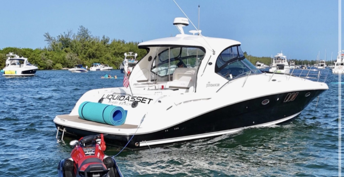 Sea Ray 44 — frame 1 of 2