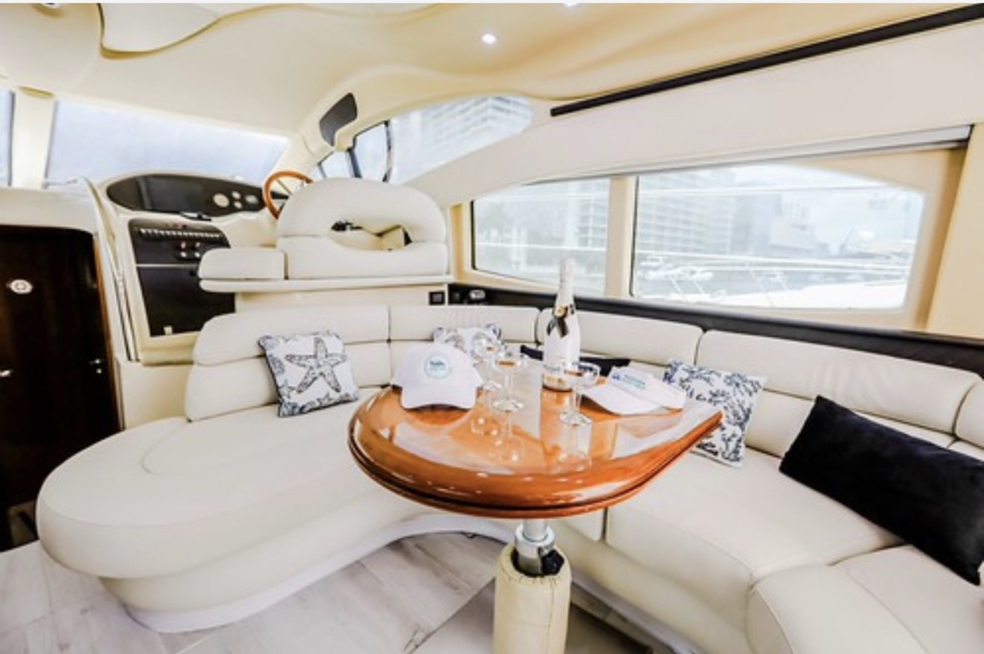 Azimut 50 — frame 6 of 9