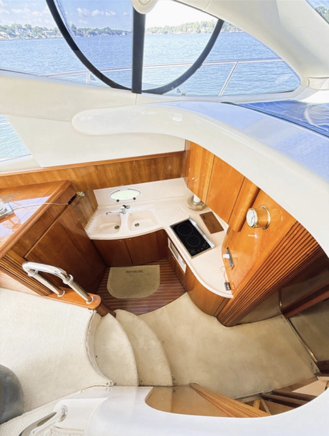 Azimut 50 — frame 7 of 9