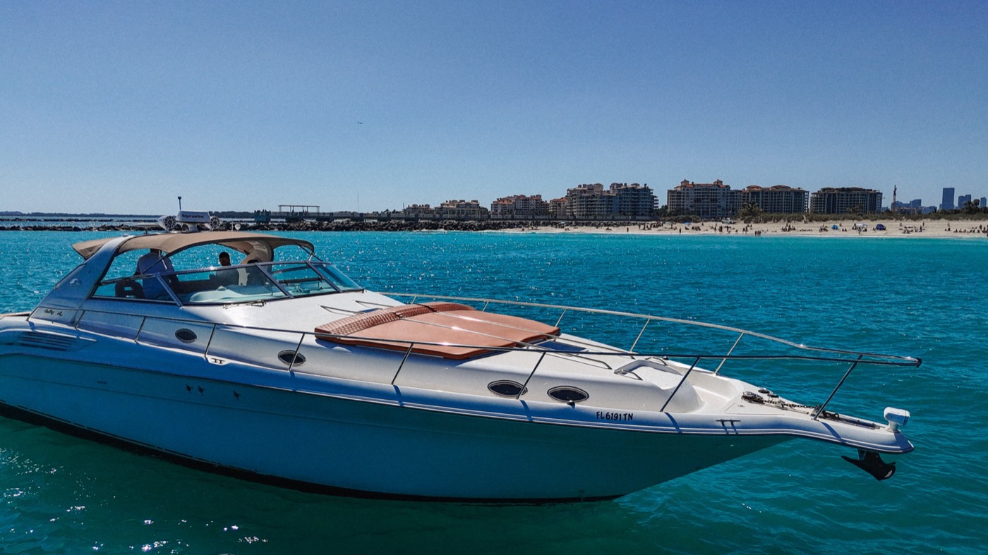 Sea Ray 50 — frame 2 of 16