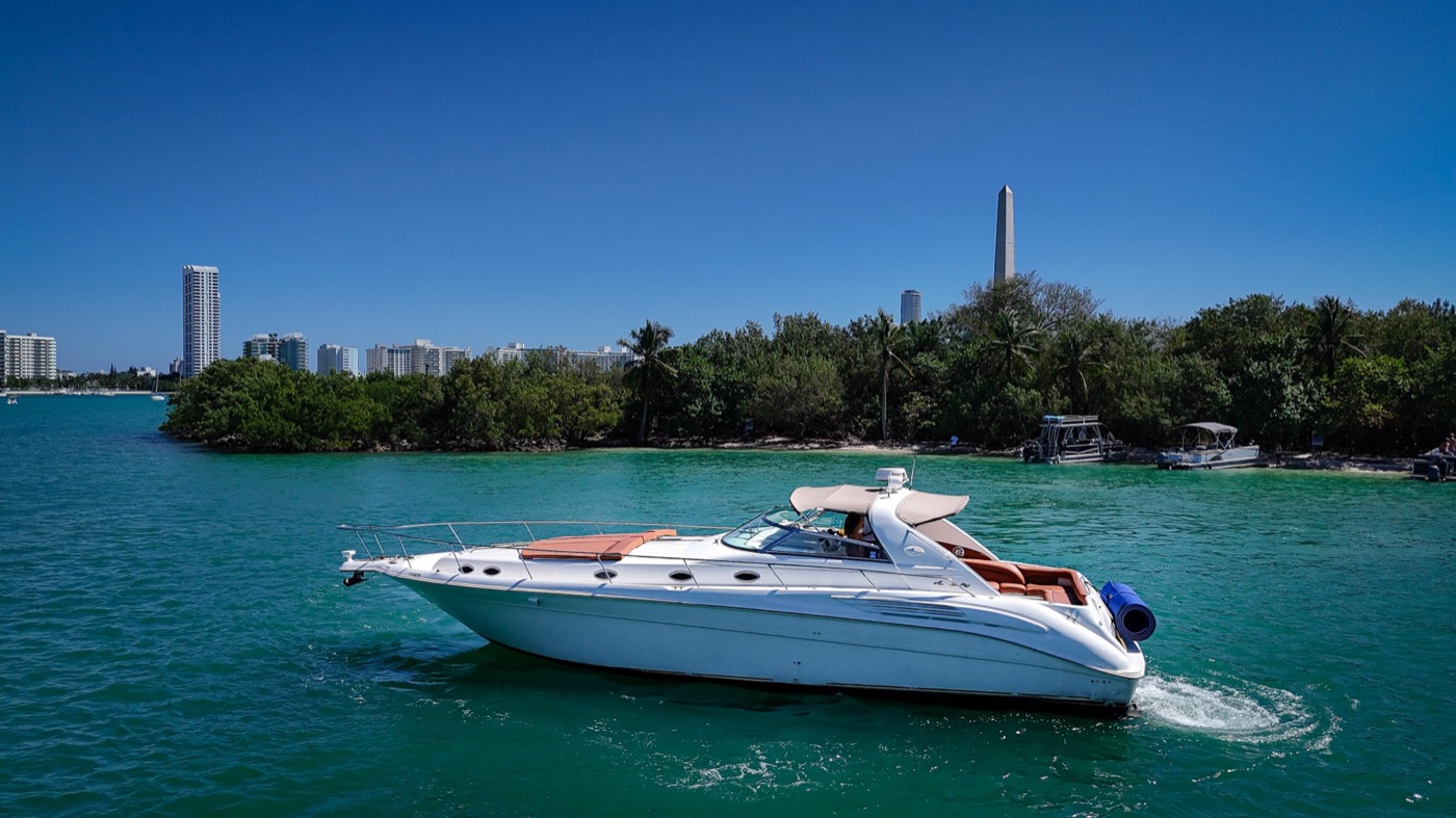 Sea Ray 50 — frame 4 of 16