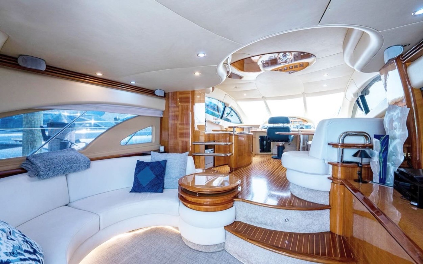 Azimut 55 — frame 5 of 7