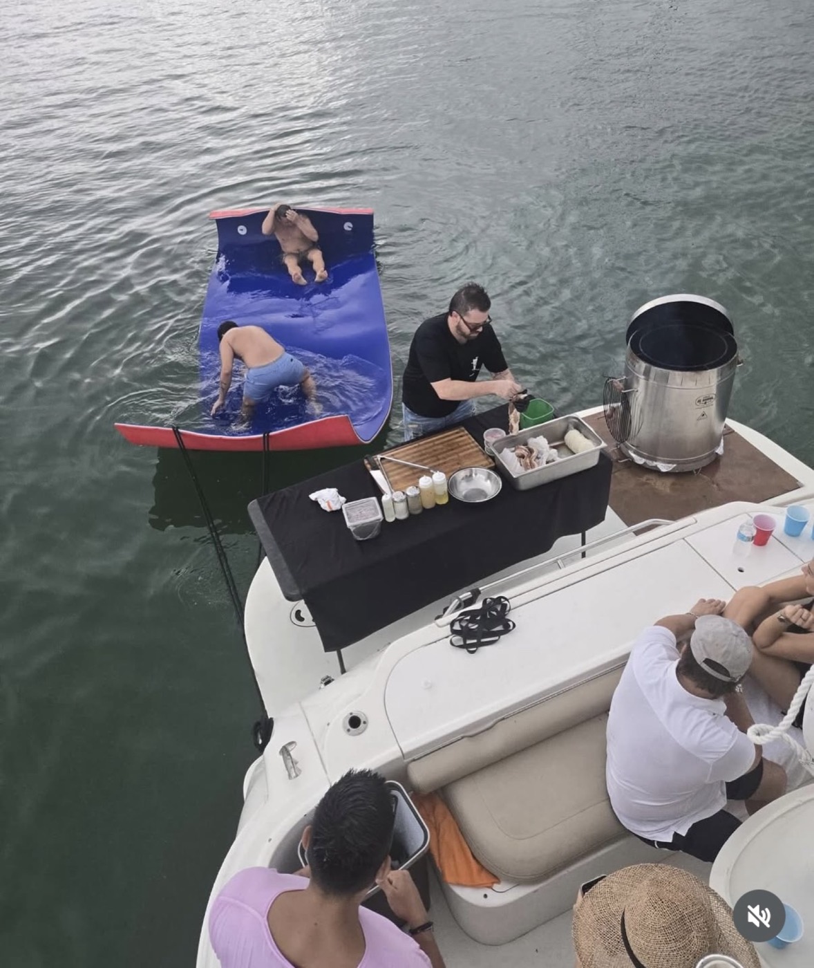 Sea Ray 55 — frame 11 of 20