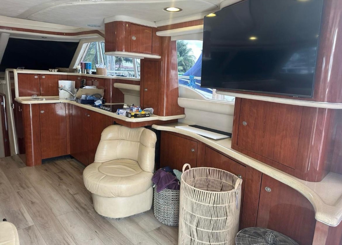 Sea Ray 55 — frame 17 of 20
