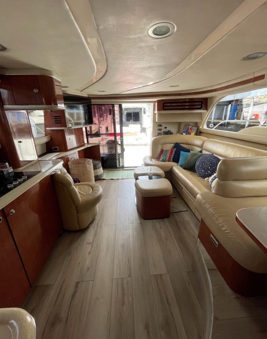 Sea Ray 55 — frame 18 of 20