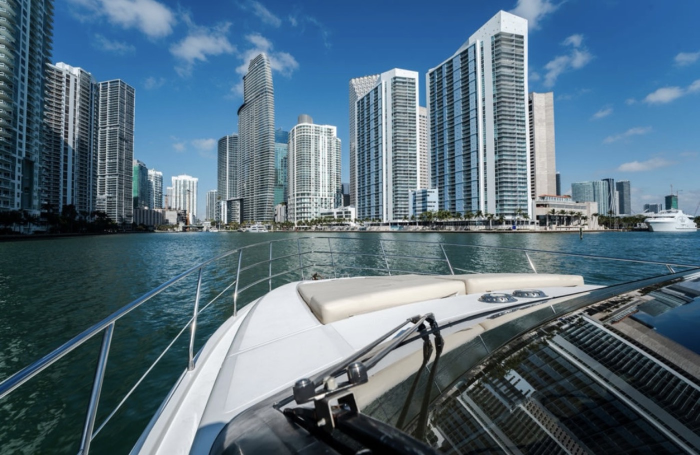 Azimut 65 — frame 3 of 41