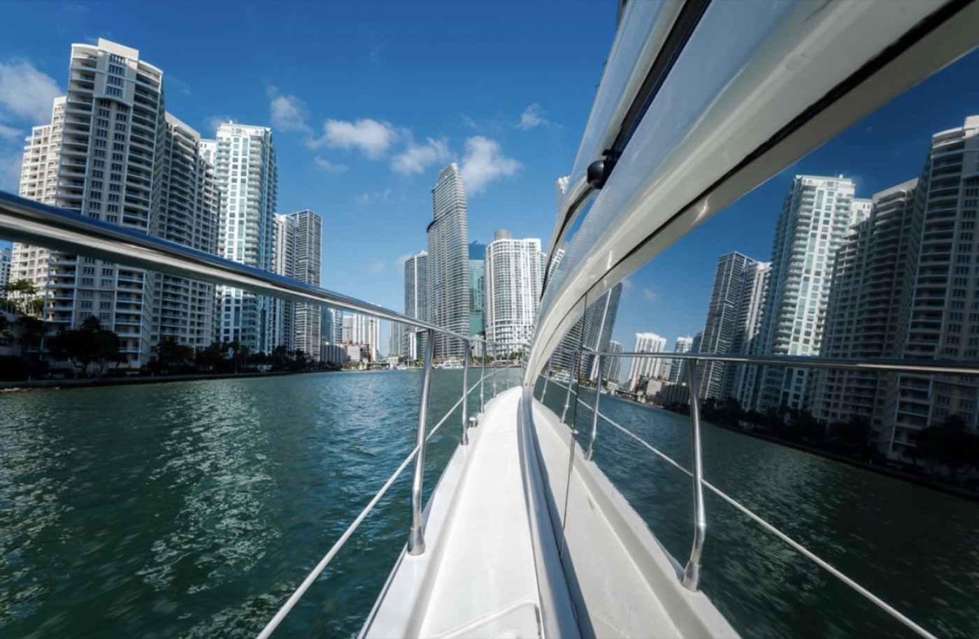 Azimut 65 — frame 5 of 41
