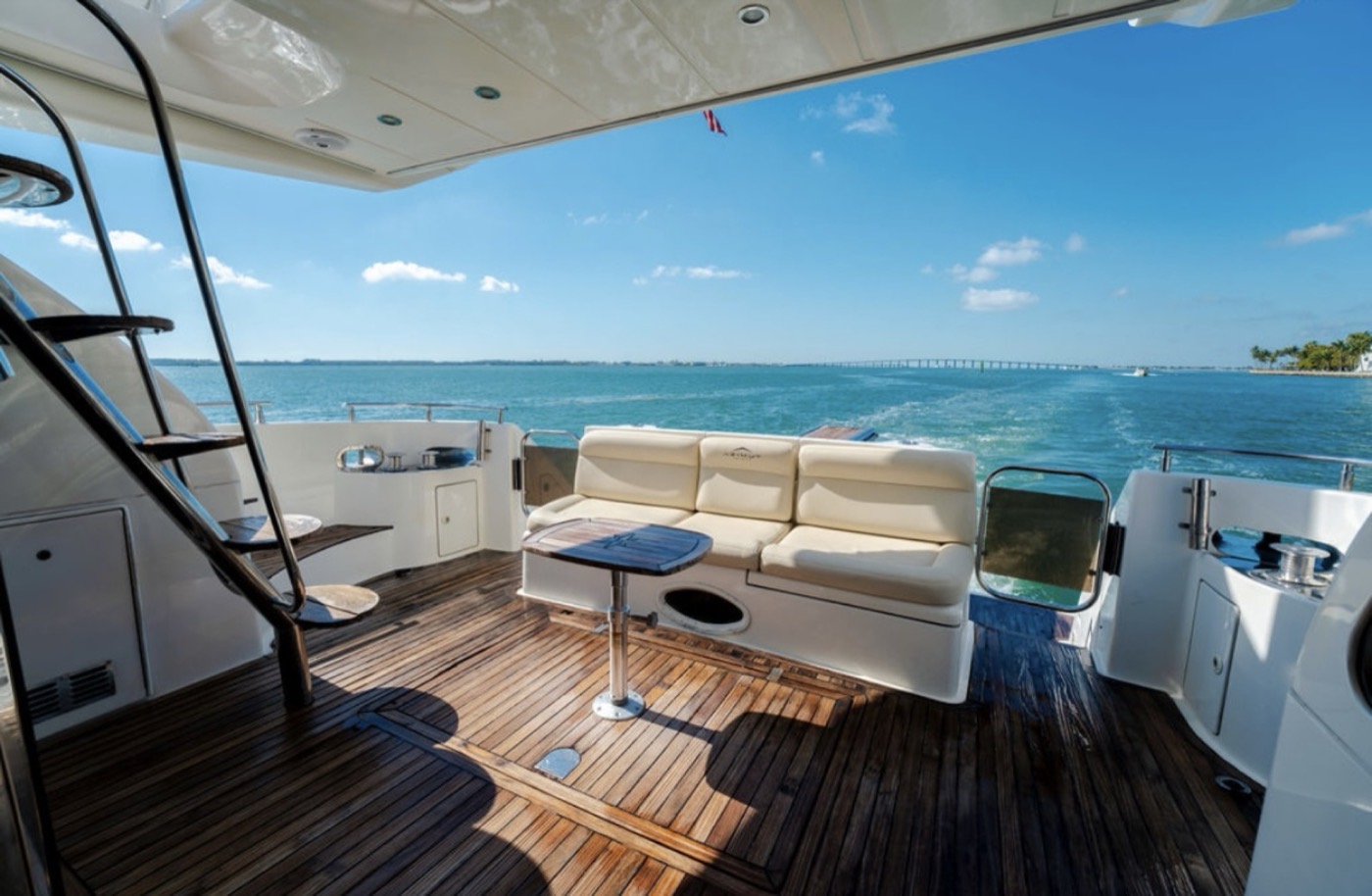 Azimut 65 — frame 8 of 41