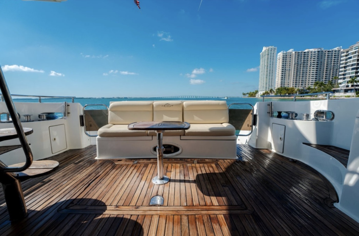 Azimut 65 — frame 10 of 41