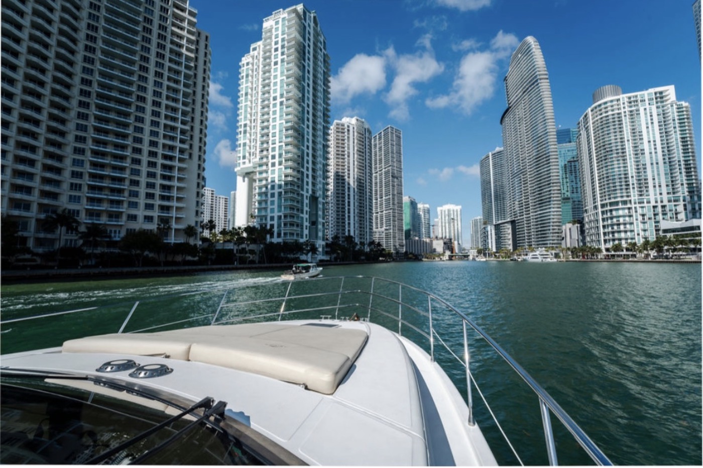 Azimut 65 — frame 11 of 41