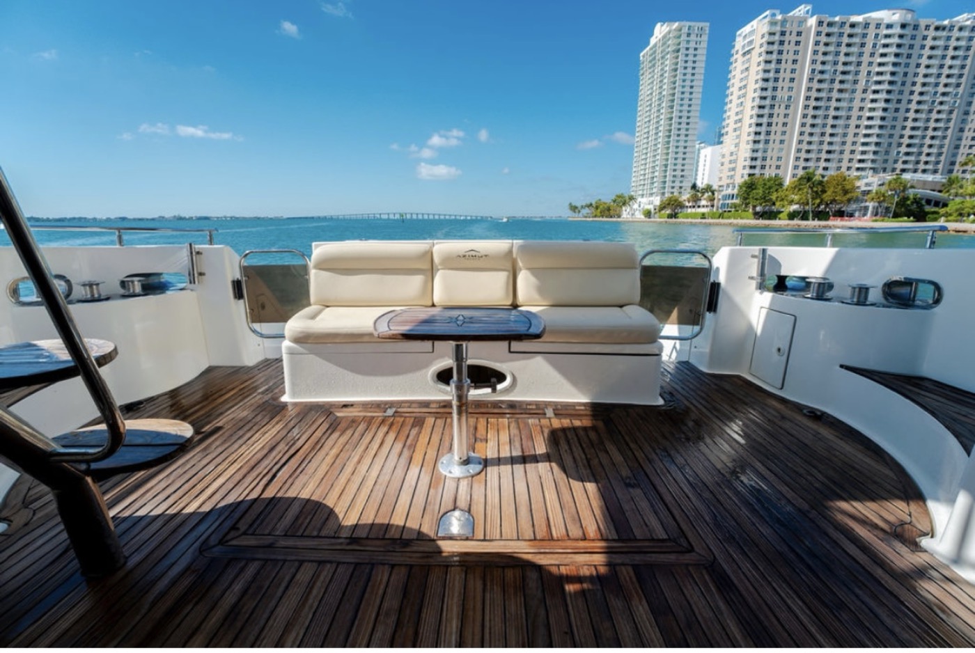 Azimut 65 — frame 13 of 41