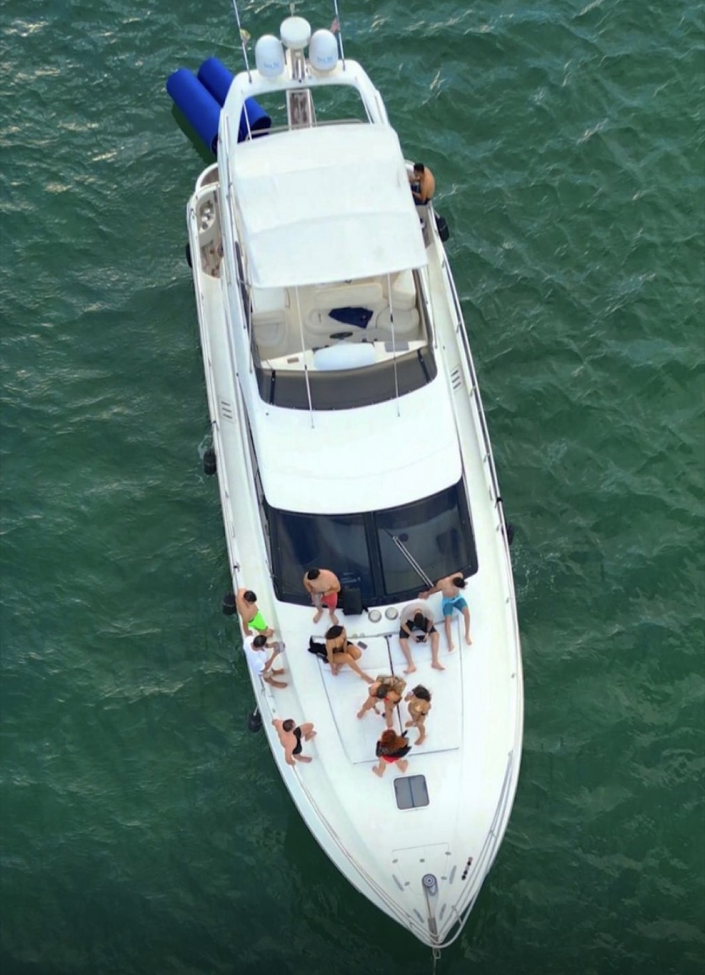 Azimut 65 — frame 15 of 41