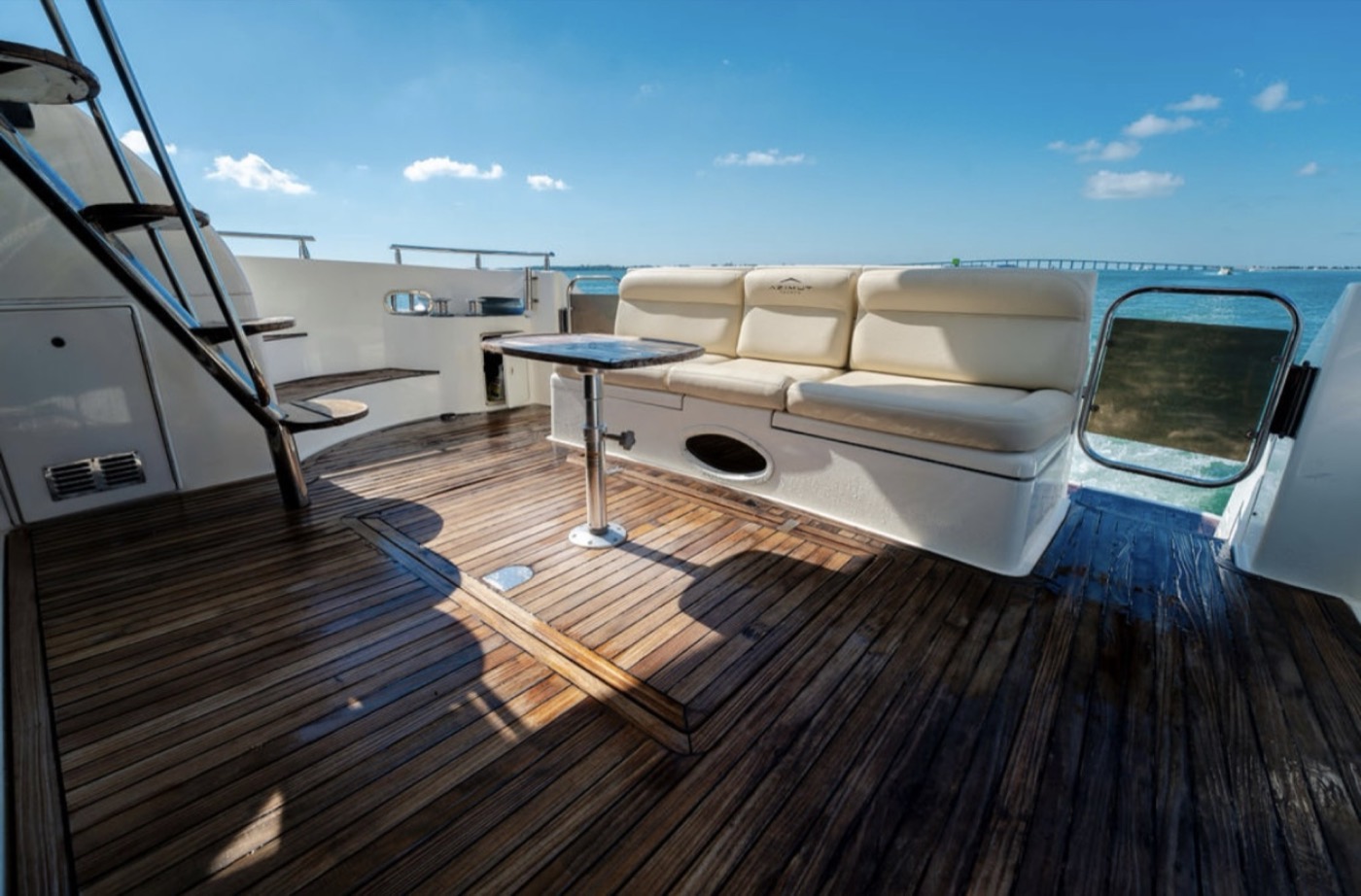 Azimut 65 — frame 16 of 41
