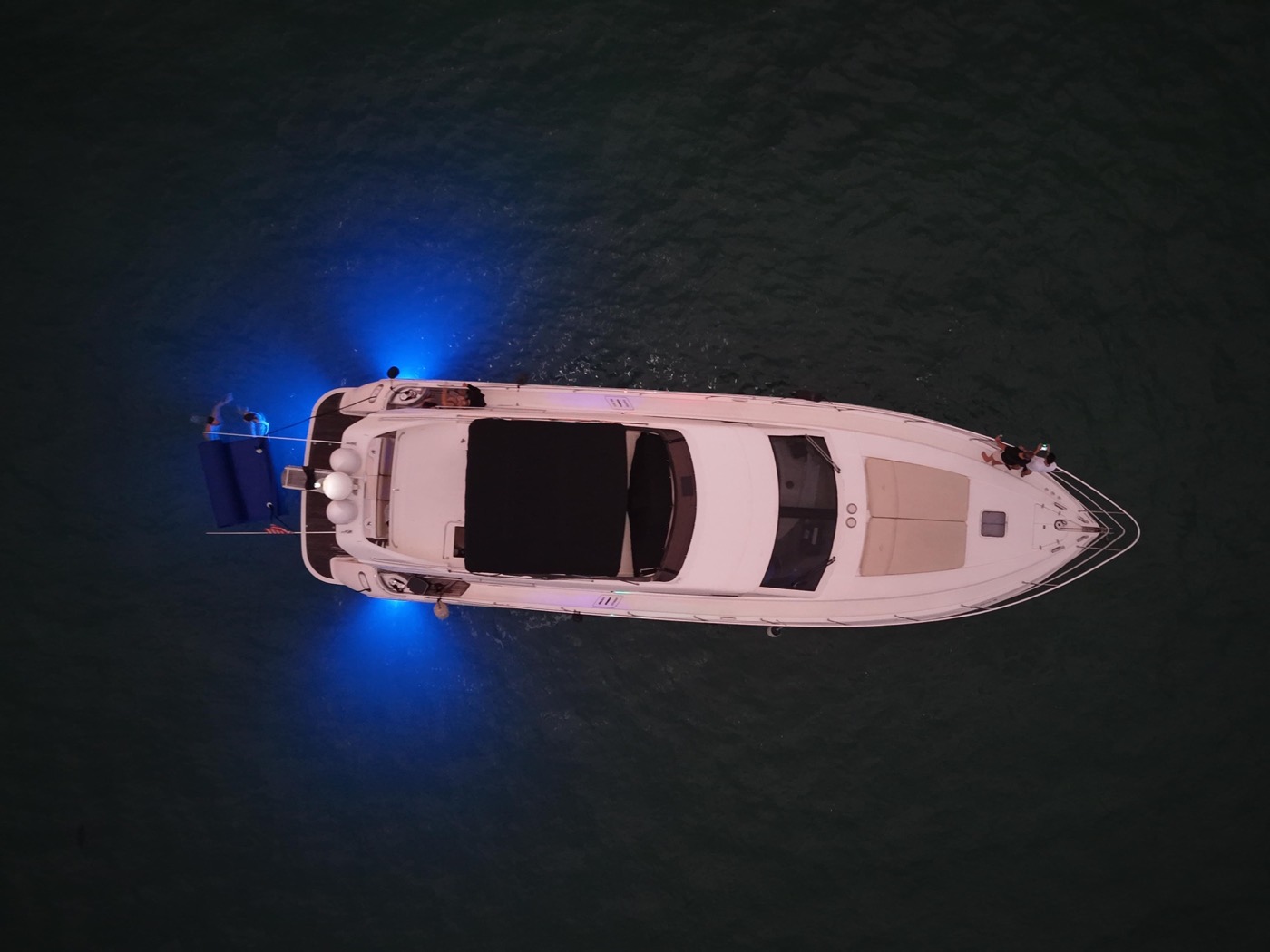 Azimut 65 — frame 18 of 41