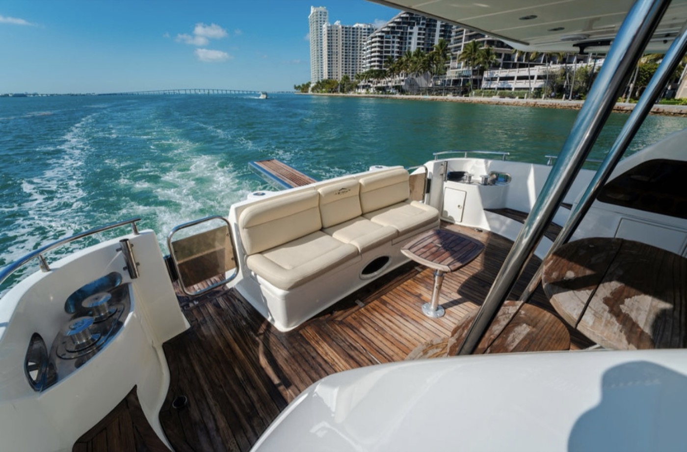 Azimut 65 — frame 19 of 41