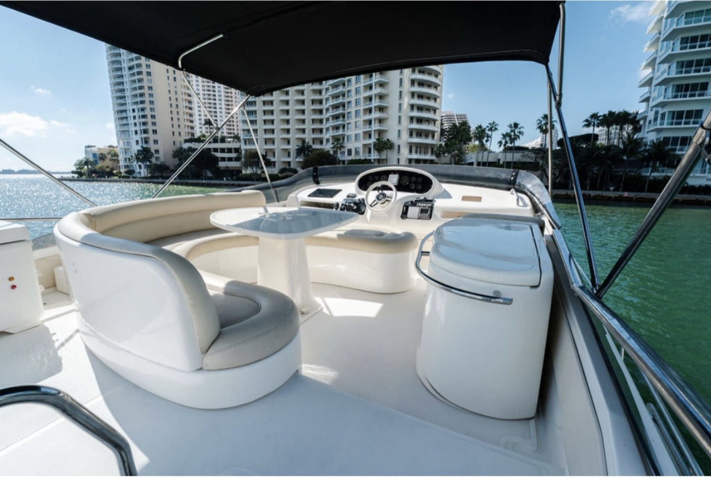 Azimut 65 — frame 23 of 41