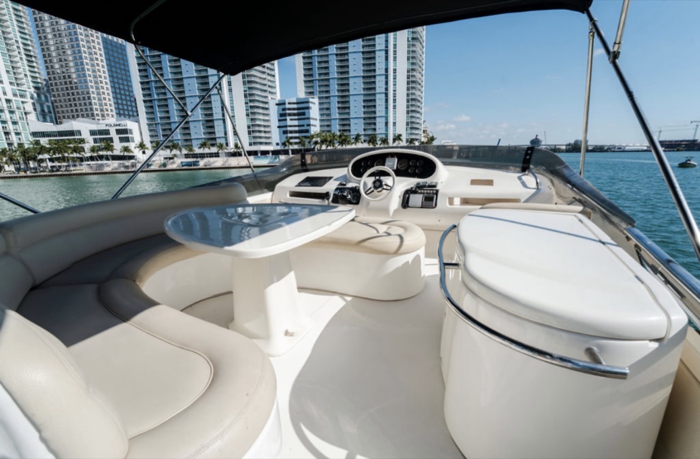 Azimut 65 — frame 25 of 41