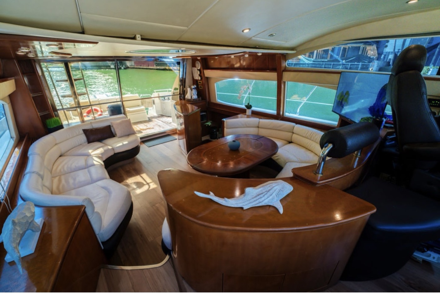 Azimut 65 — frame 28 of 41
