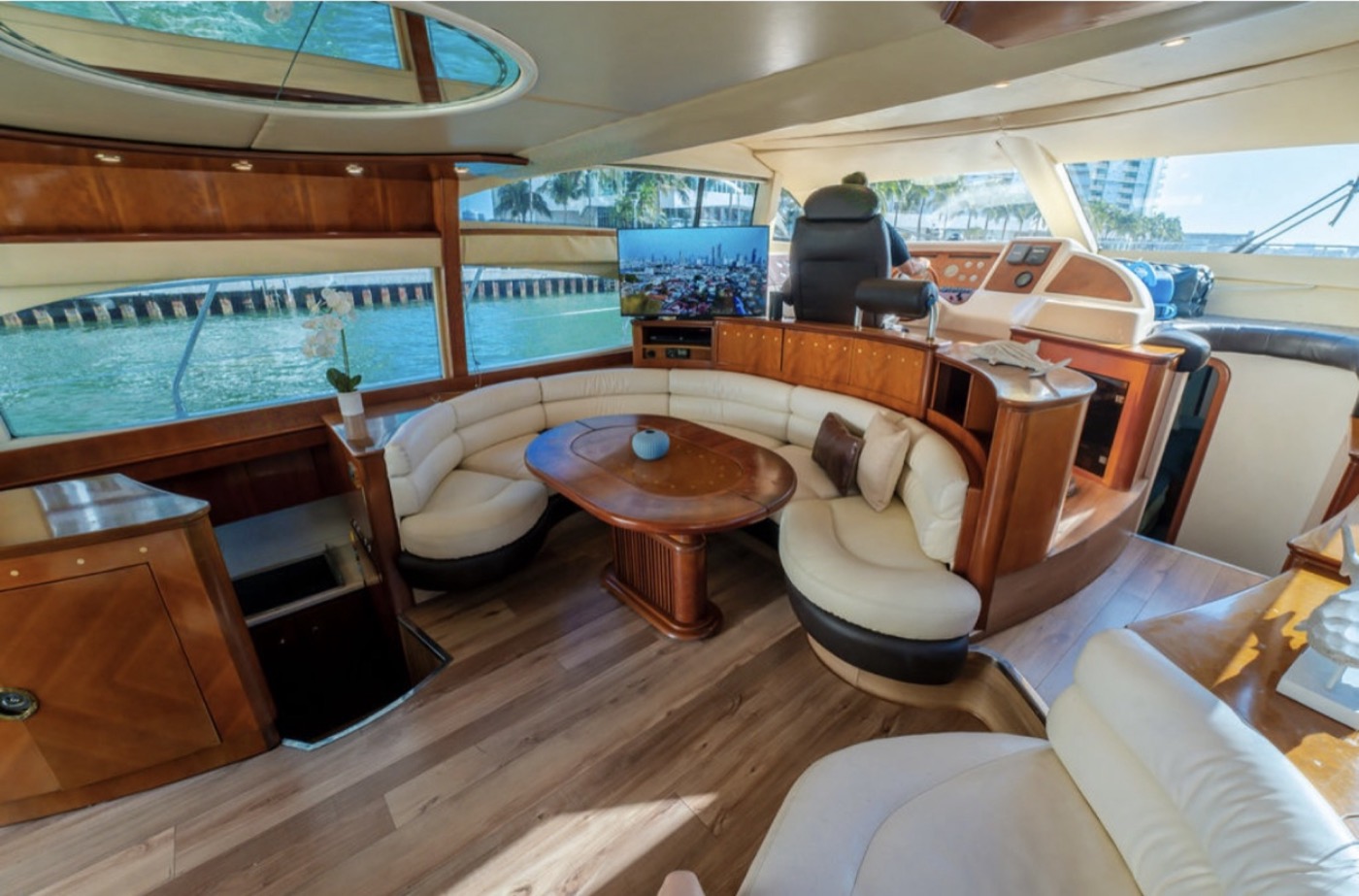 Azimut 65 — frame 30 of 41