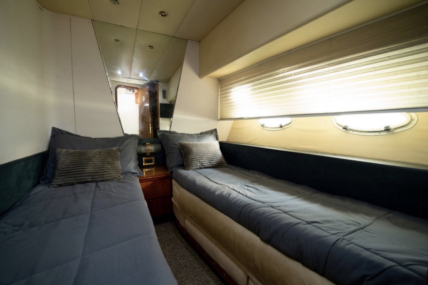 Azimut 65 — frame 32 of 41