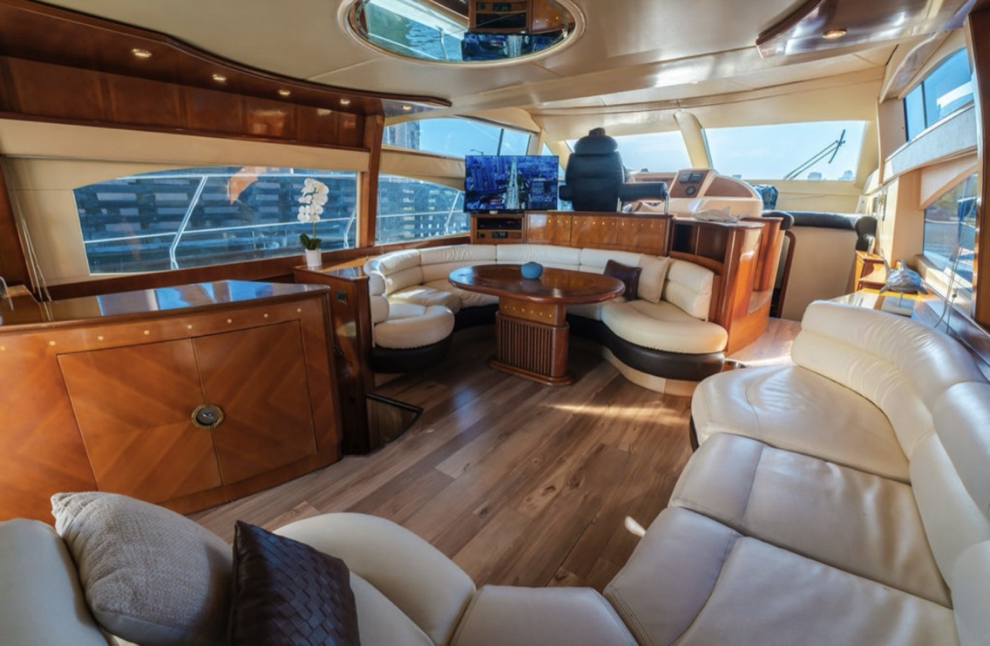 Azimut 65 — frame 34 of 41