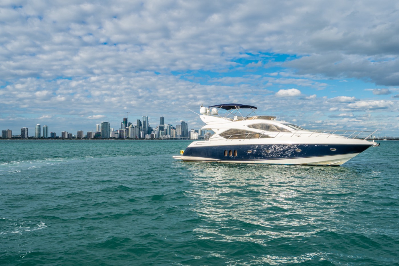 Azimut 70 — frame 1 of 50