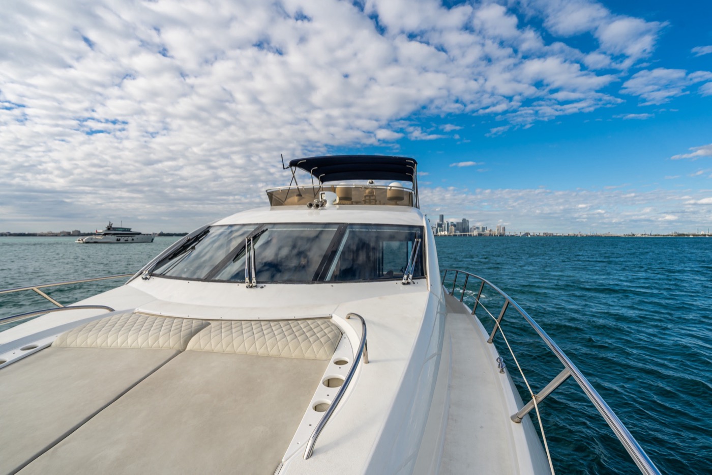 Azimut 70 — frame 15 of 50