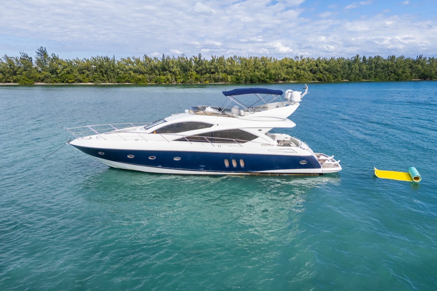 Azimut 70 — frame 16 of 50