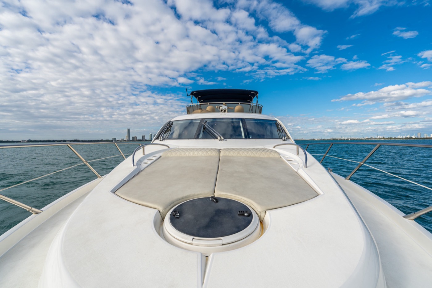Azimut 70 — frame 17 of 50