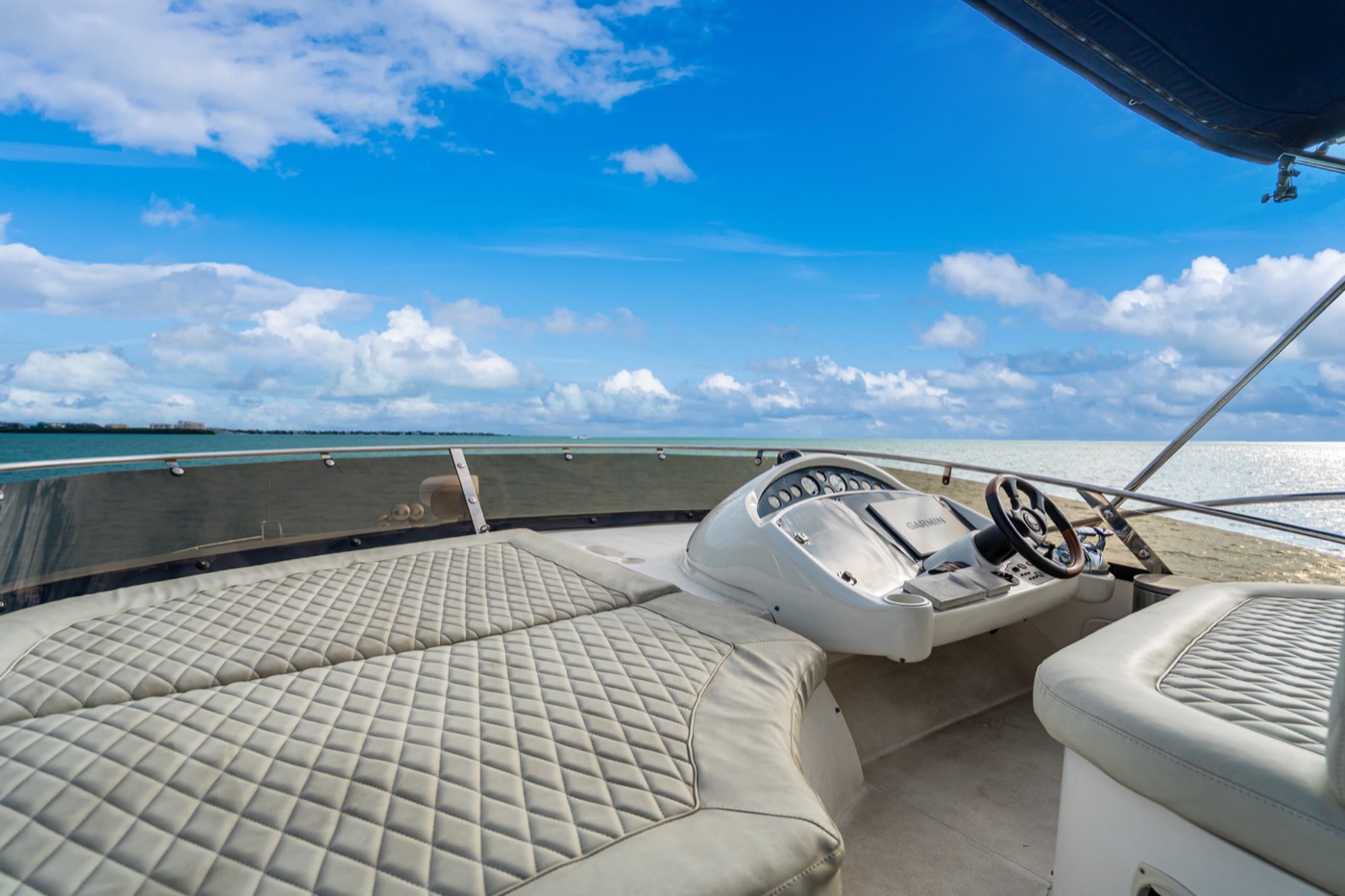 Azimut 70 — frame 20 of 50