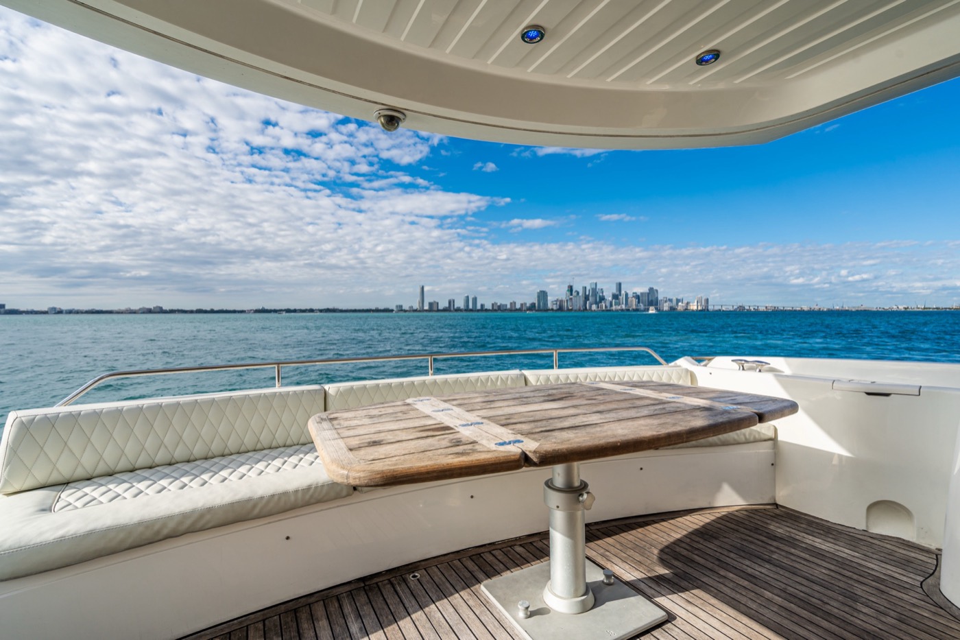 Azimut 70 — frame 22 of 50