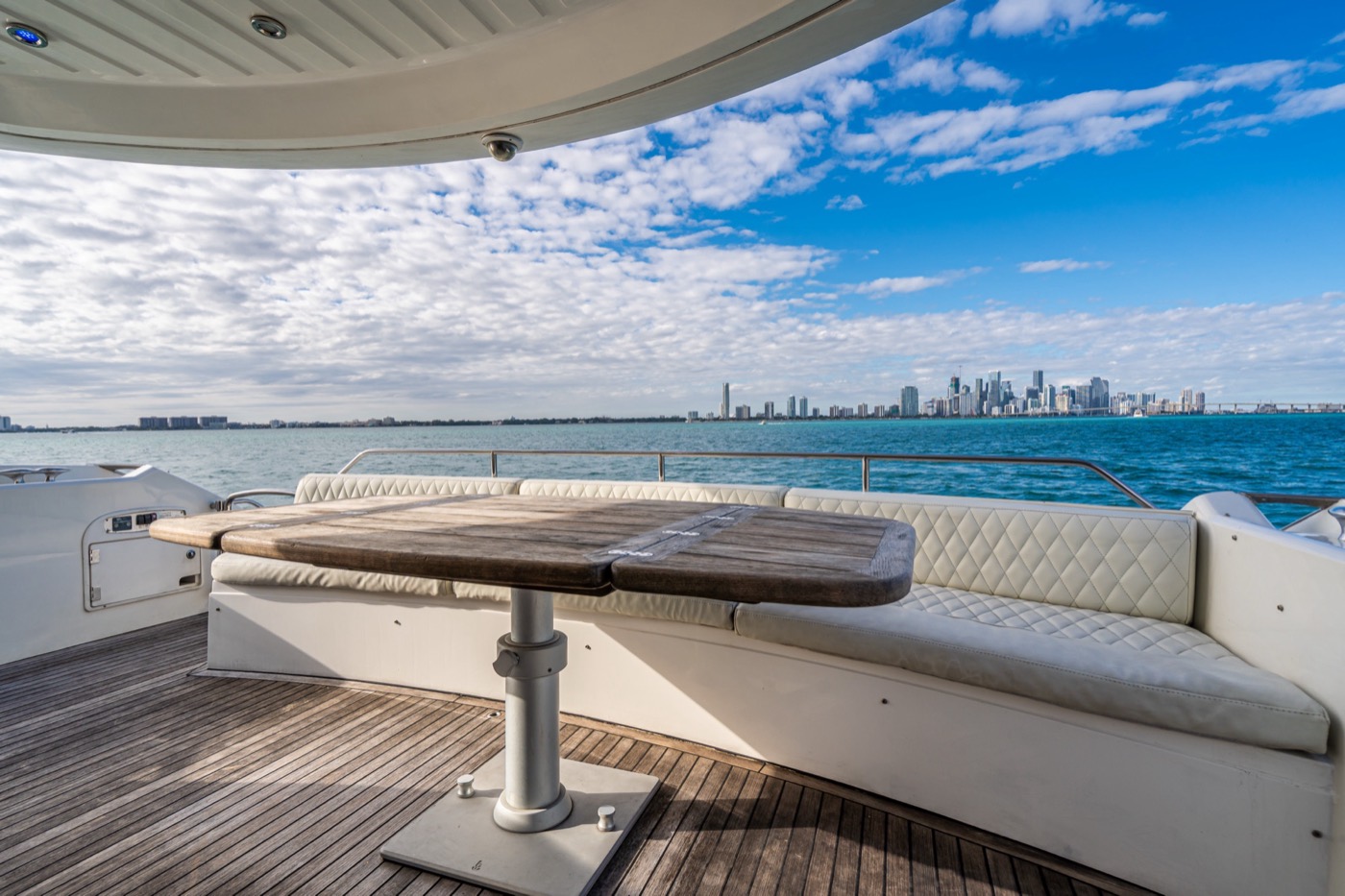Azimut 70 — frame 24 of 50