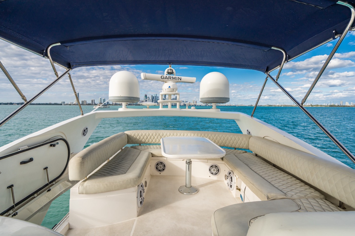 Azimut 70 — frame 30 of 50