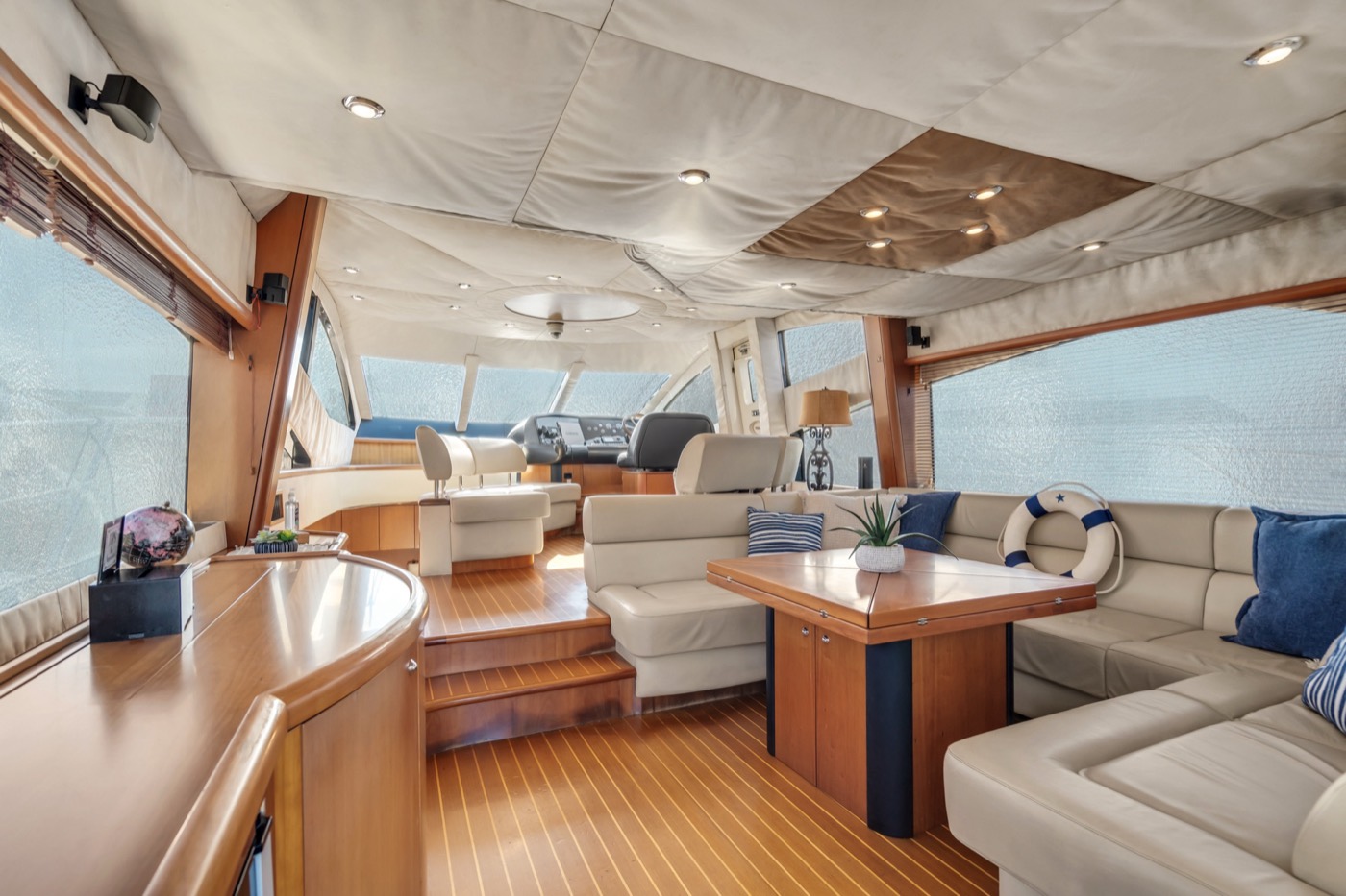Azimut 70 — frame 32 of 50