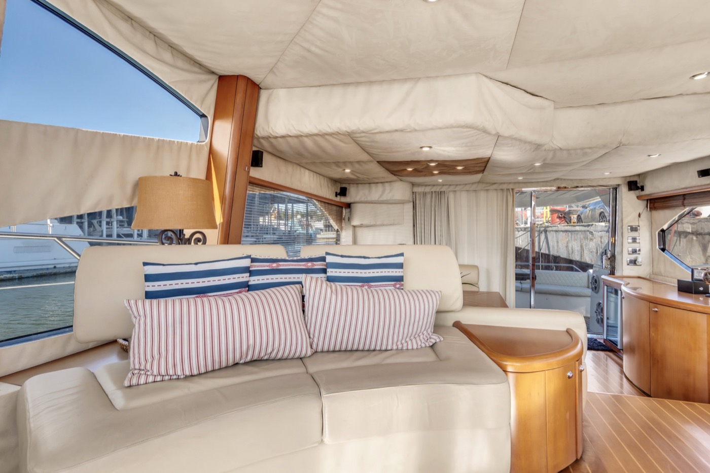 Azimut 70 — frame 33 of 50