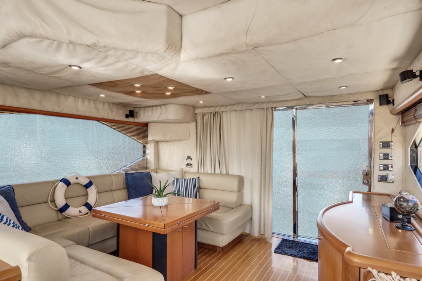 Azimut 70 — frame 37 of 50