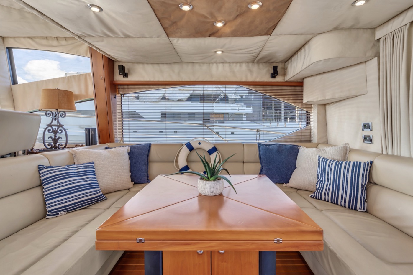 Azimut 70 — frame 38 of 50
