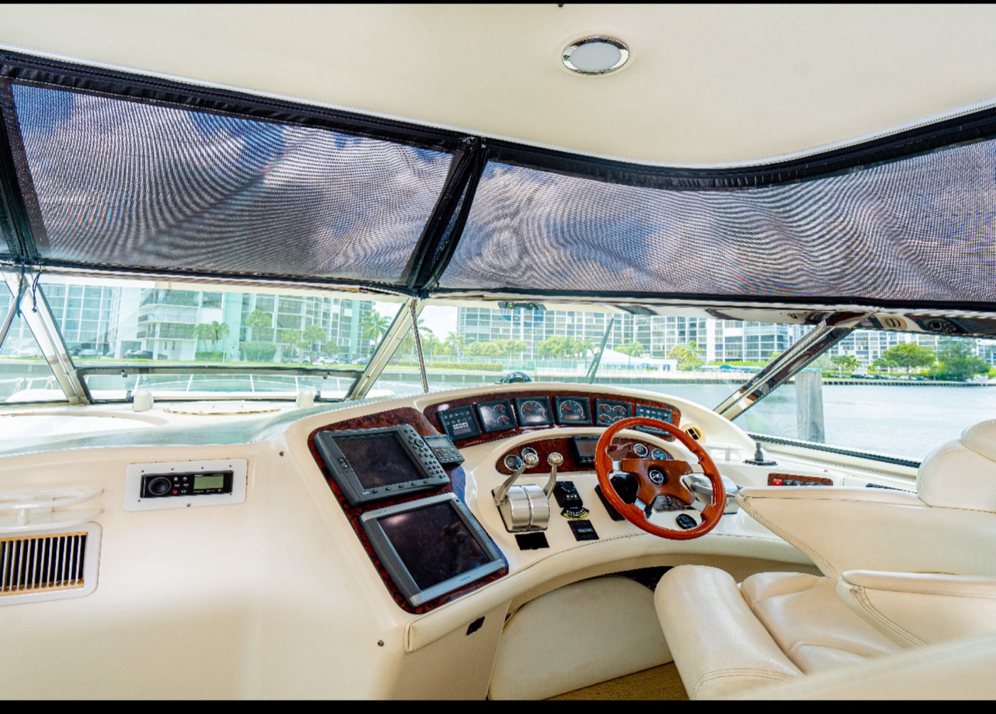 Sea Ray 70 — frame 2 of 7
