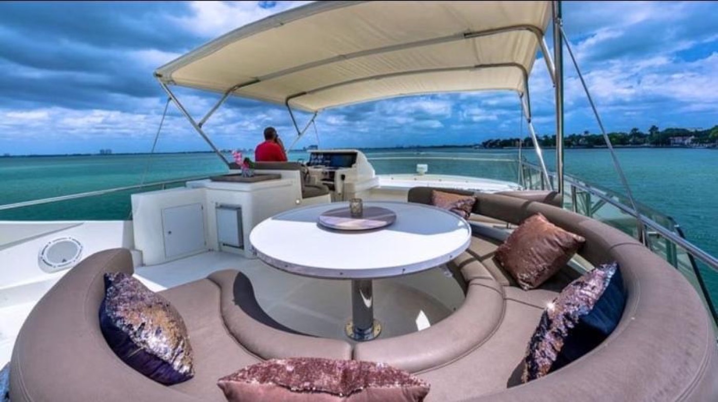Ferretti 75 — frame 2 of 20