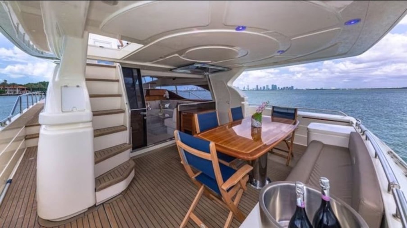 Ferretti 75 — frame 8 of 20
