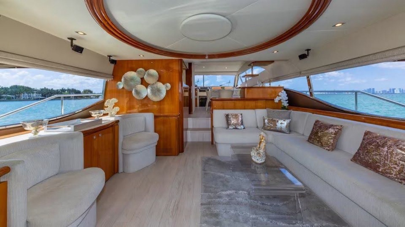 Ferretti 75 — frame 12 of 20