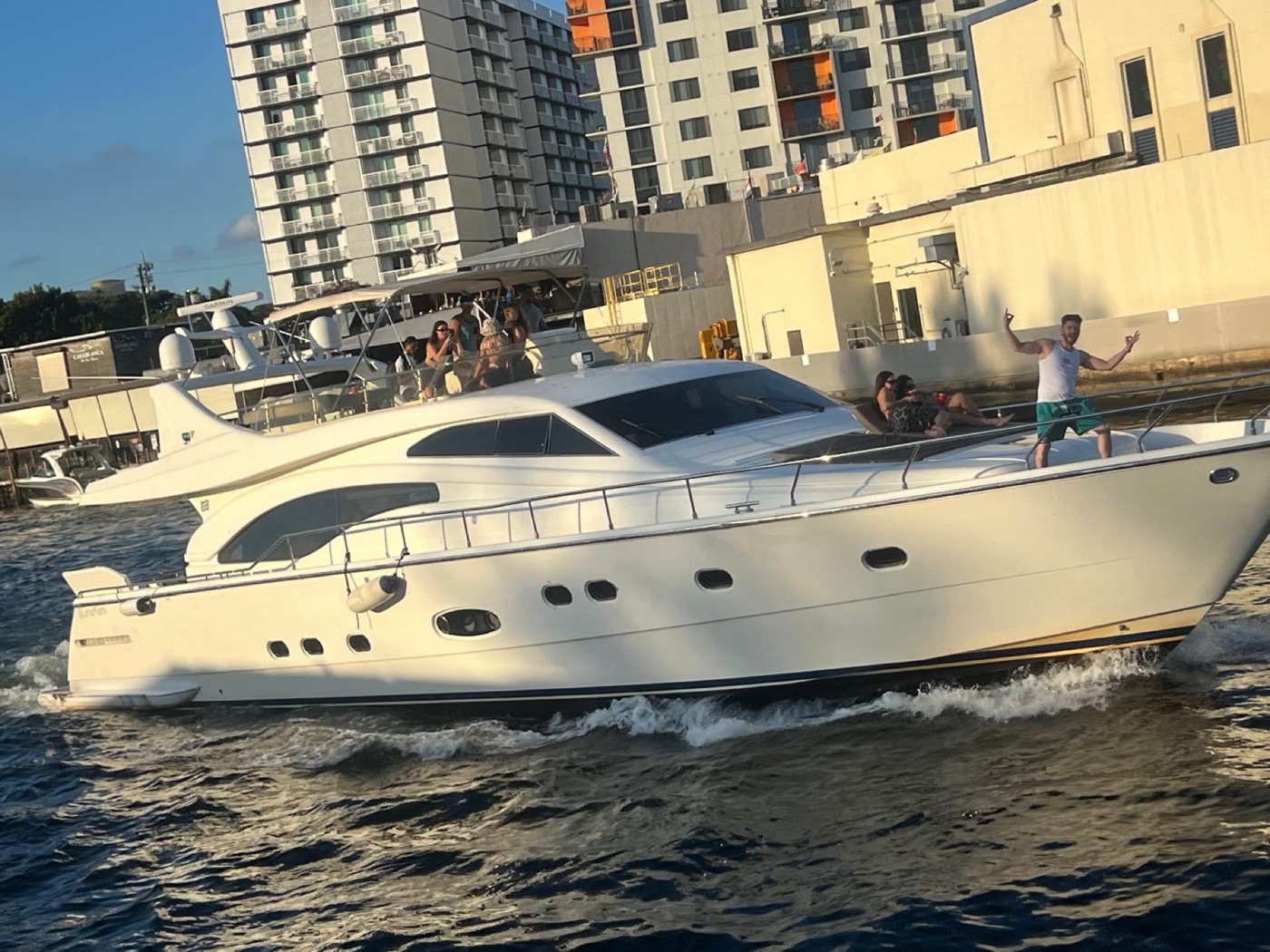 Ferretti 75 — frame 16 of 20