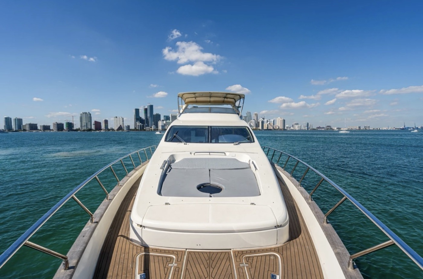 Azimut 85 — frame 5 of 23