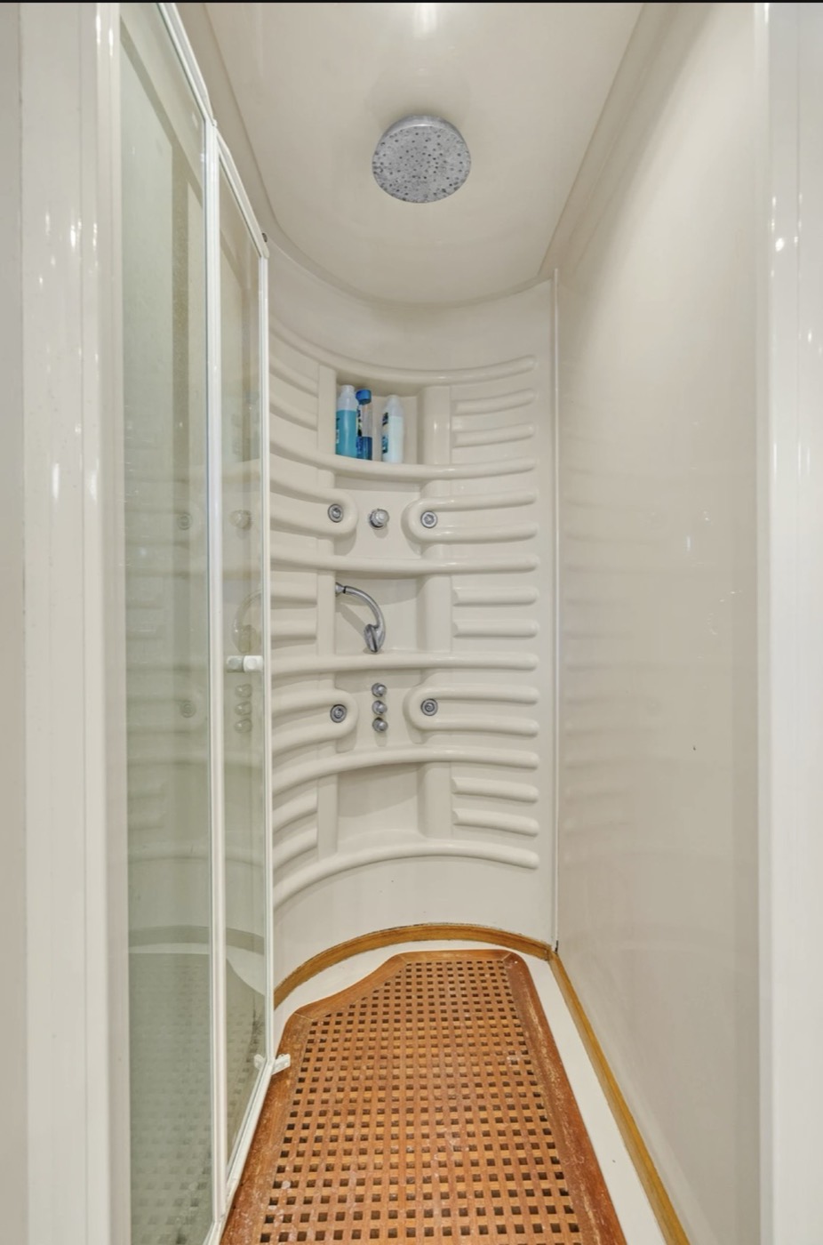 Azimut 85 — frame 8 of 23