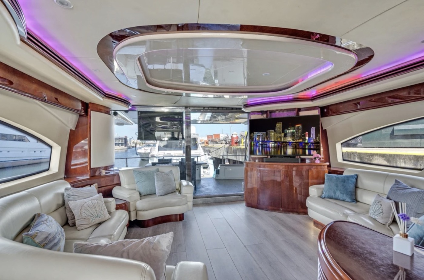 Azimut 85 — frame 9 of 23