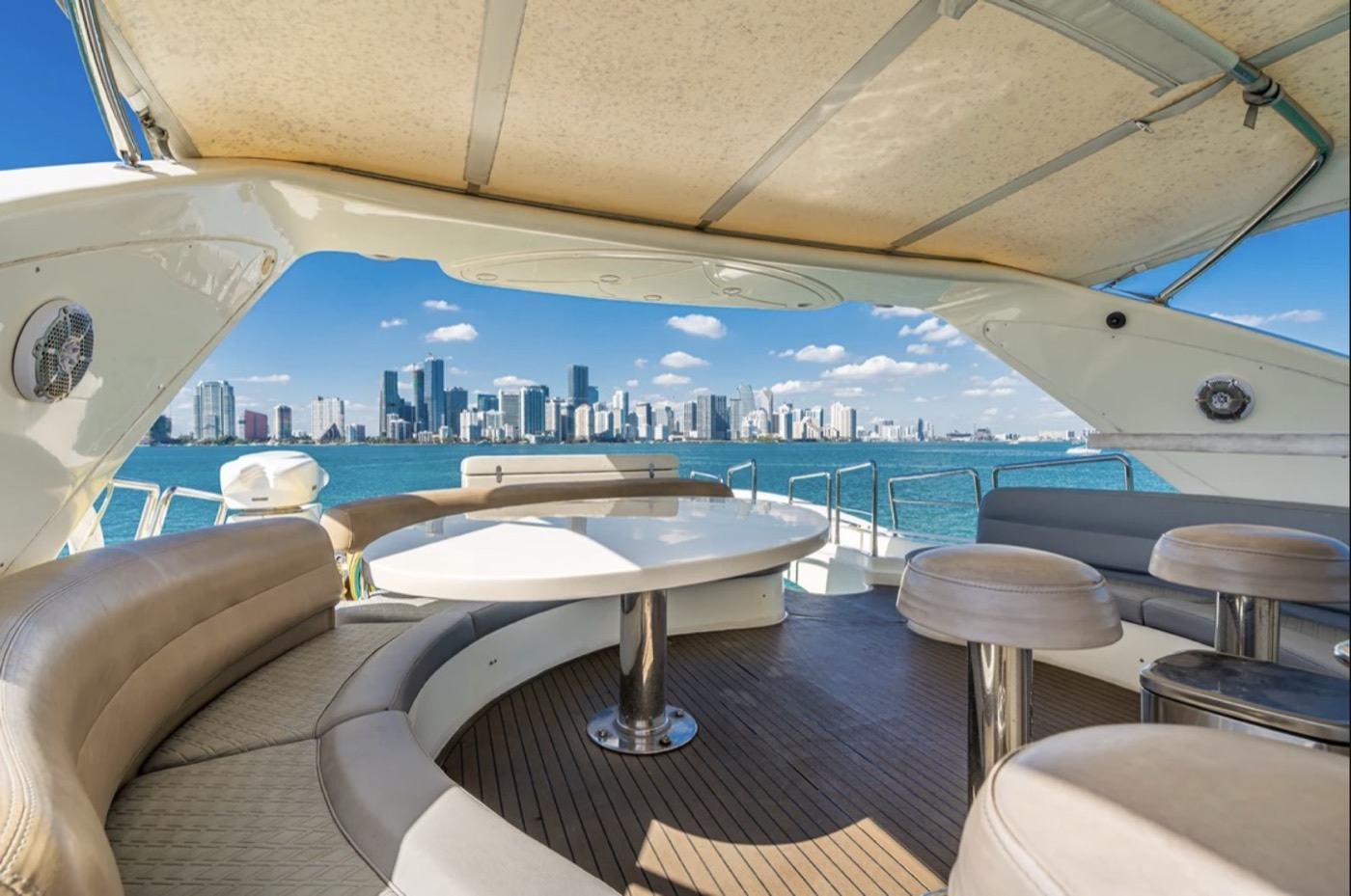 Azimut 85 — frame 13 of 23