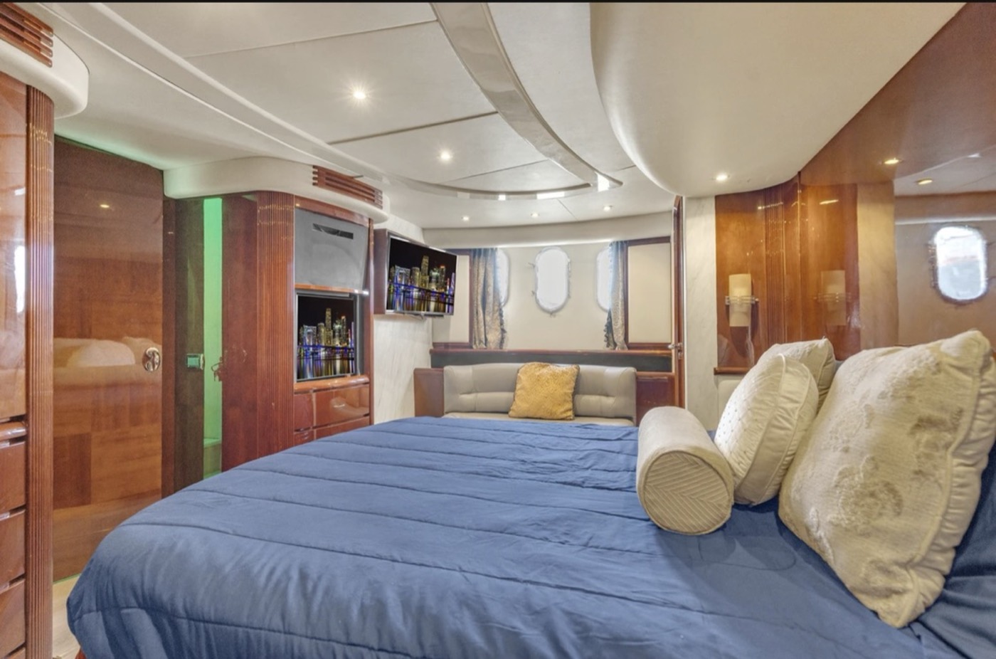 Azimut 85 — frame 17 of 23